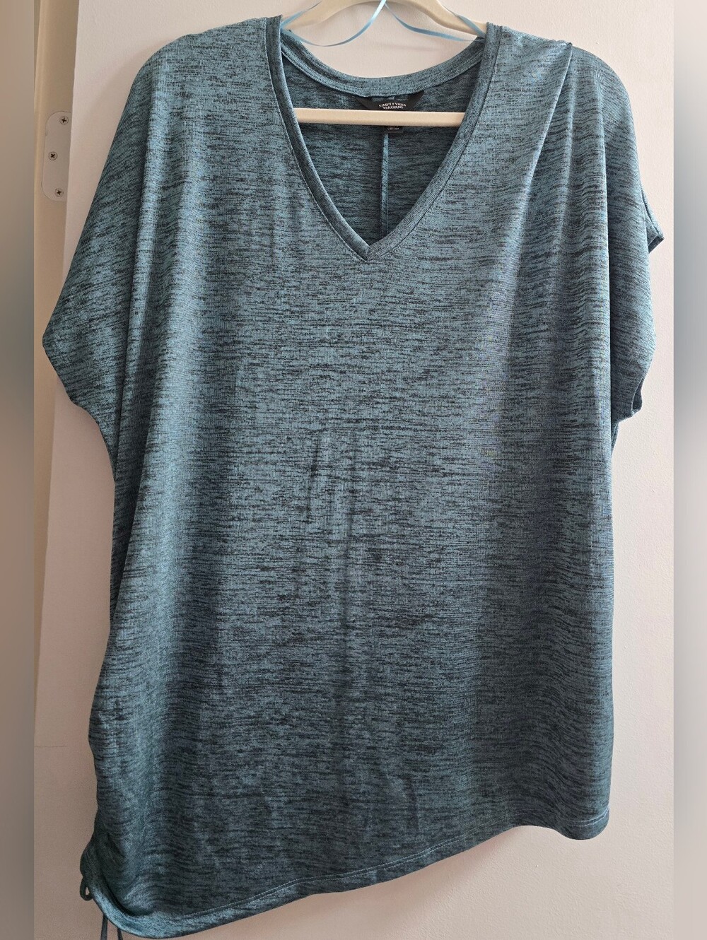 85 Vera Wang Relaxed V-Neck Women's Top in Heather Teal